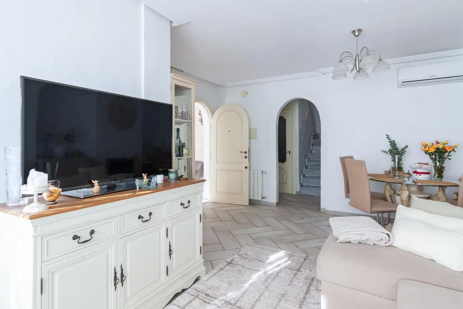 Sala d'estar de Casa o xalet en venda en Orihuela amb Aire condicionat, Calefacció i Jardí privat