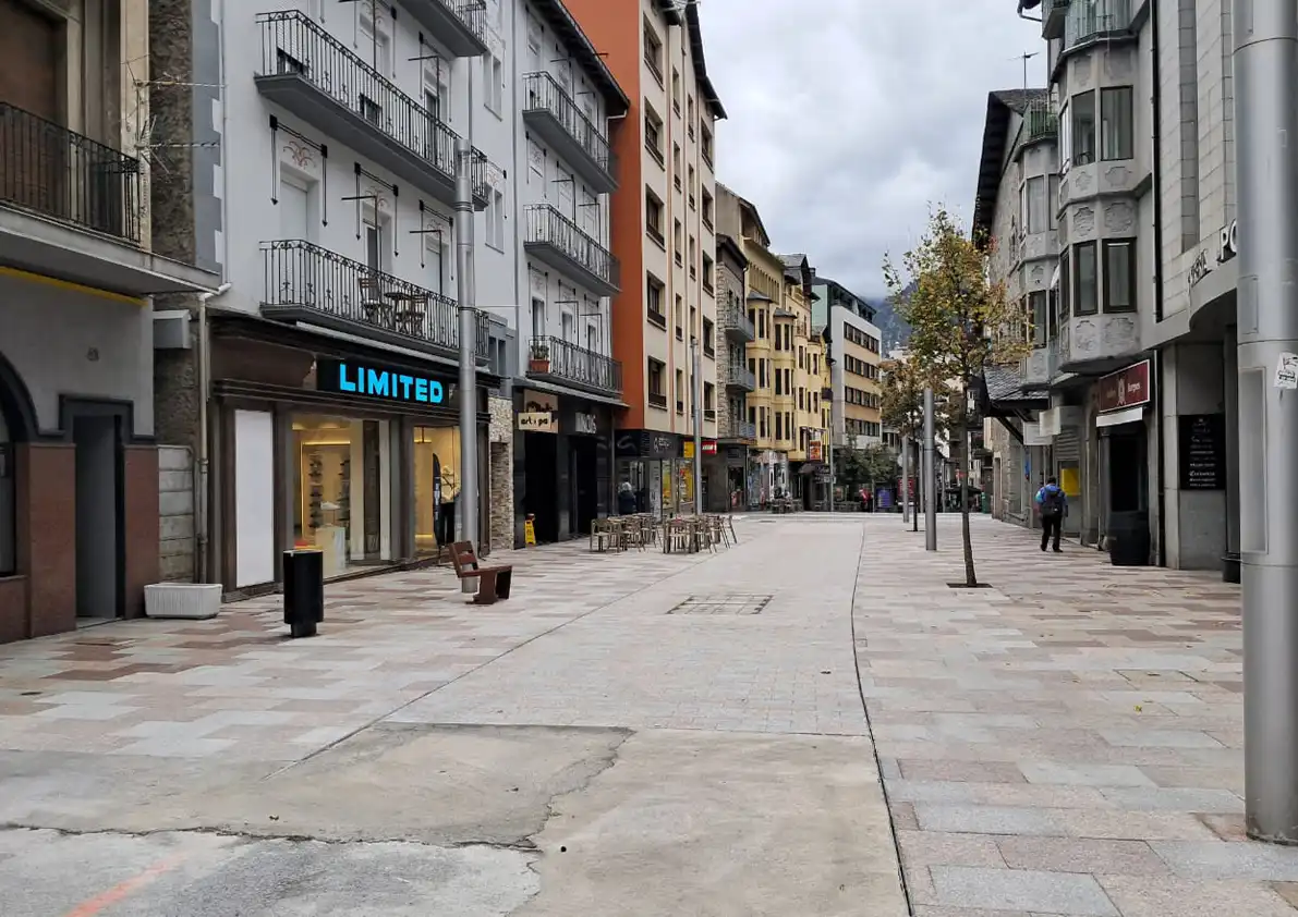 Locale commerciale in cessione a Les Escaldes, imagen 5