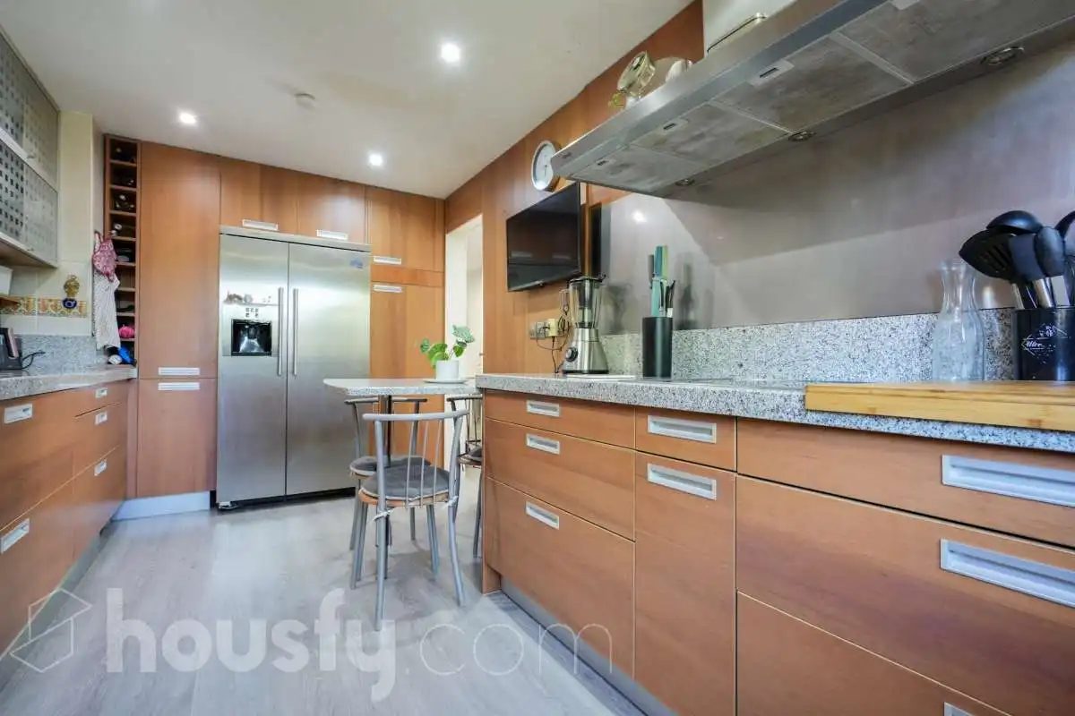 Cocina de Casa adosada en venta en Madrid con Aire acondicionado, Calefacción y Jardín privado