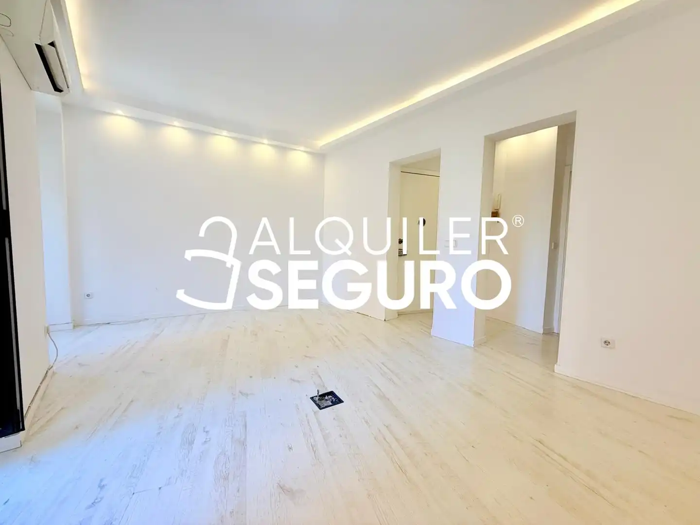 Living room of Flat for rent in Madrid  with Air Conditioner and Heating