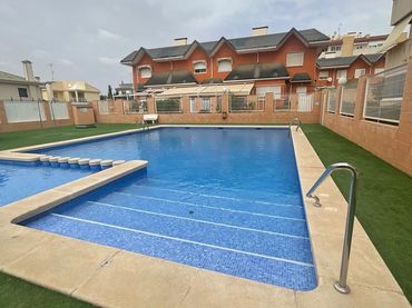Reihenhaus mit Pool zum Verkauf in Elche ciudad
