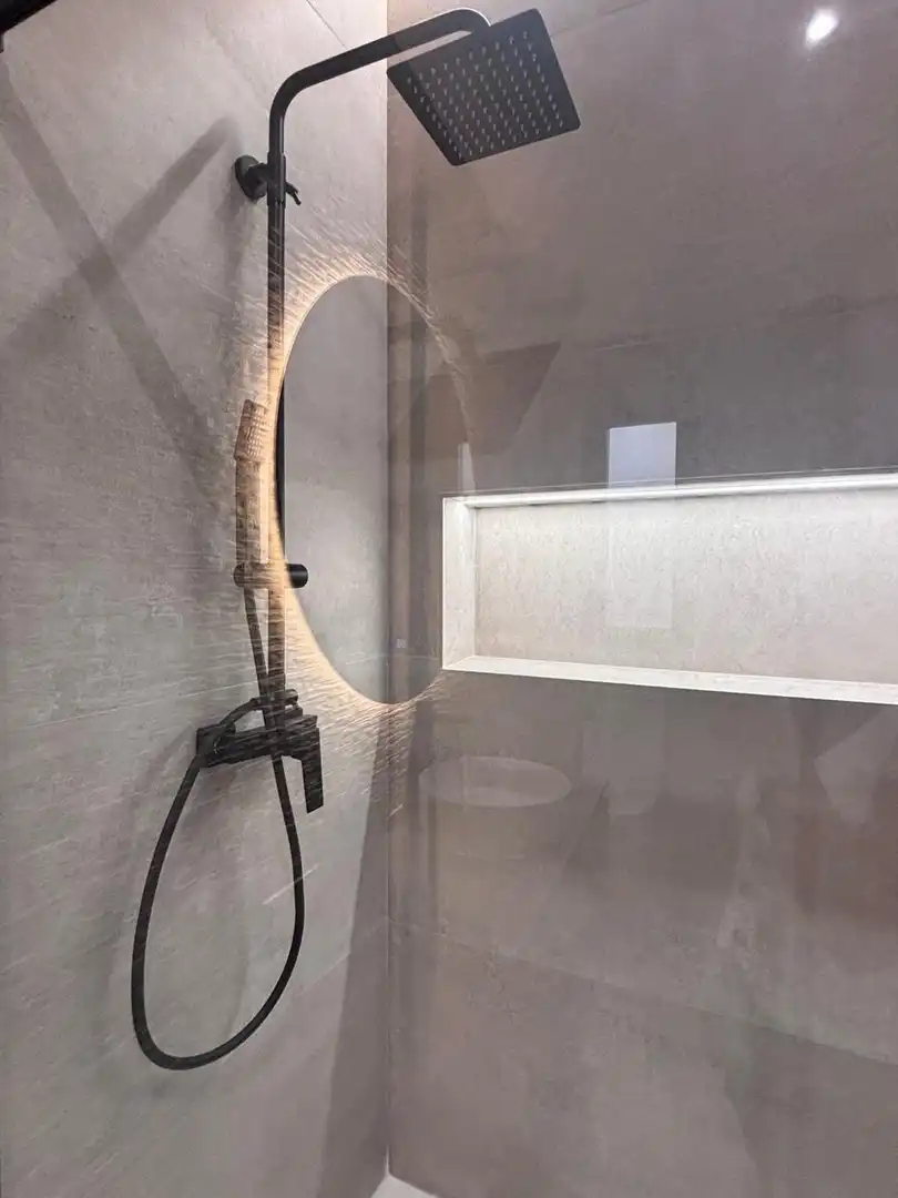 Bathroom of Flat for rent in Granada  with Air Conditioner, Furnished and Balcony