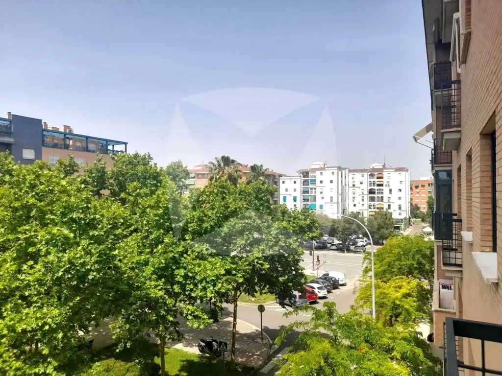 Vista exterior de Pis en venda en Badajoz amb Balcó