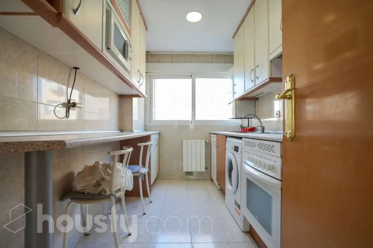 Cuina de Pis en venda en Madrid amb Calefacció, Parquet i Moblat