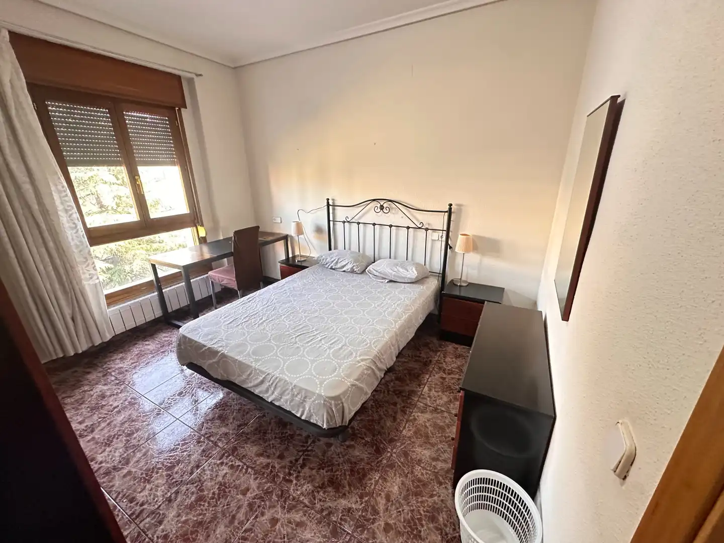 Schlafzimmer von Wohnungen zur Miete in Cuenca mit Heizung, Möbliert und Waschmaschine