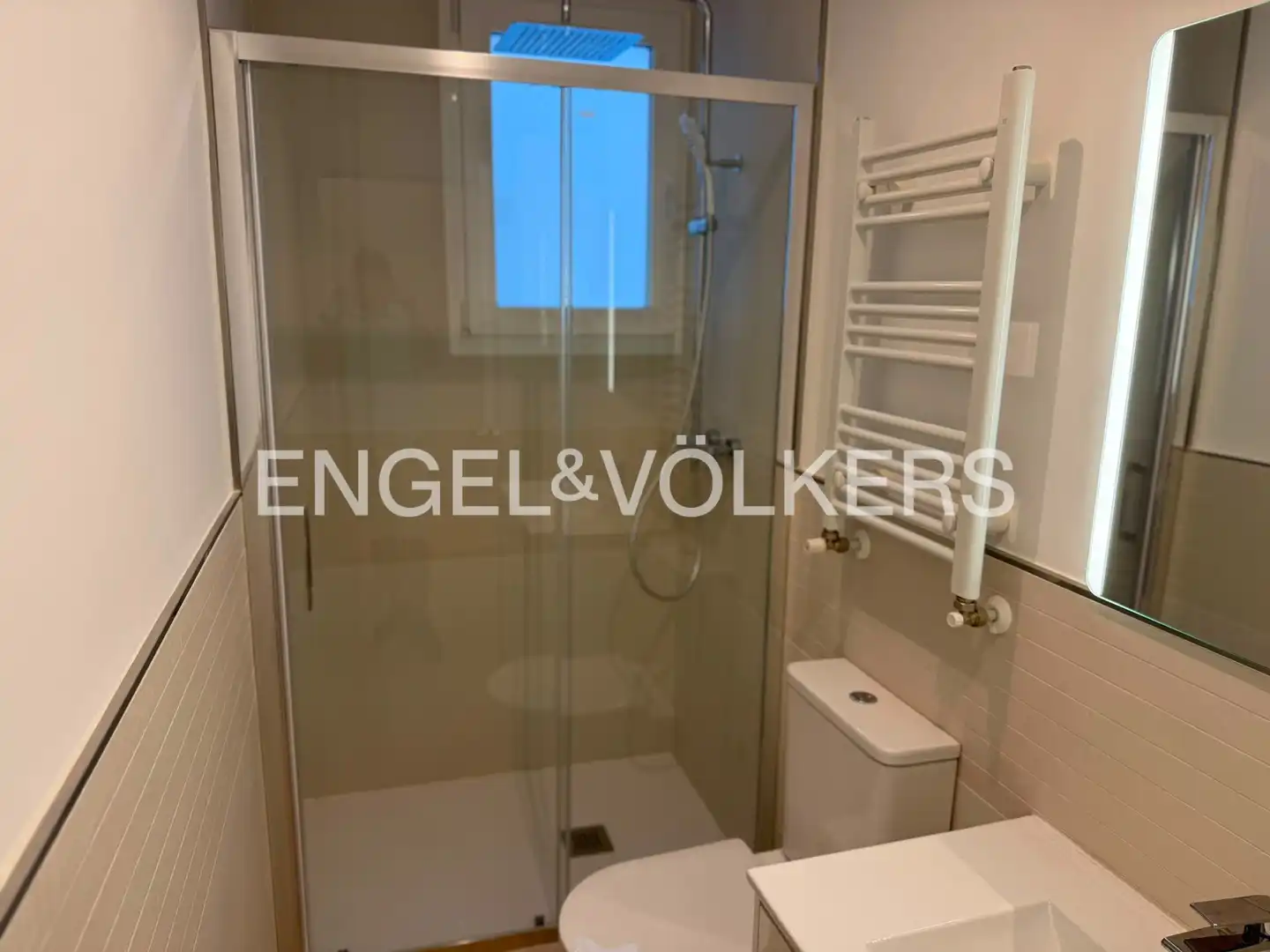 Bathroom of Flat for rent in Madrid  with Air Conditioner, Heating and Furnished
