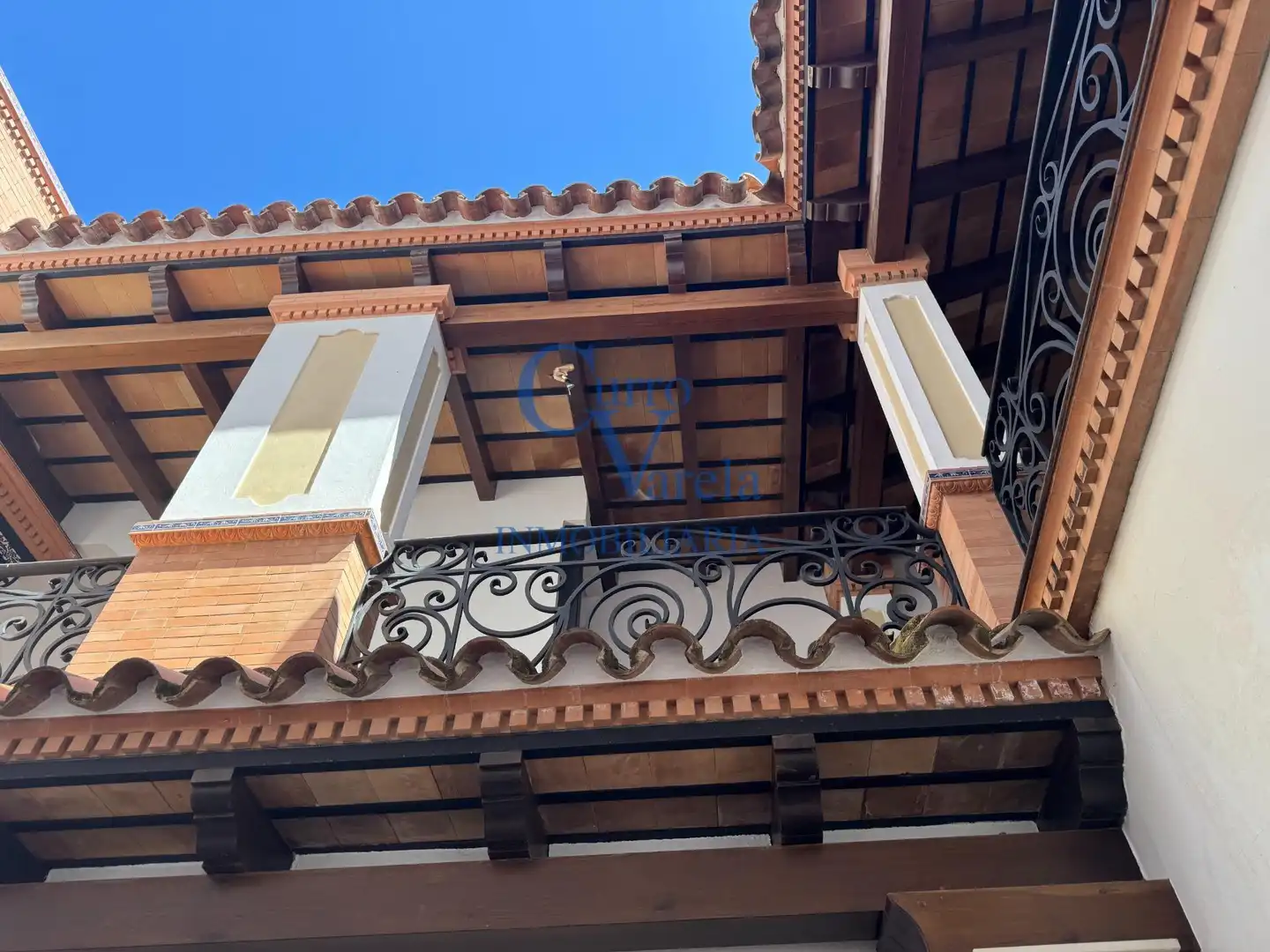Balcony of Houses for sale in Dos Hermanas  with Air Conditioner, Heating and Storage room