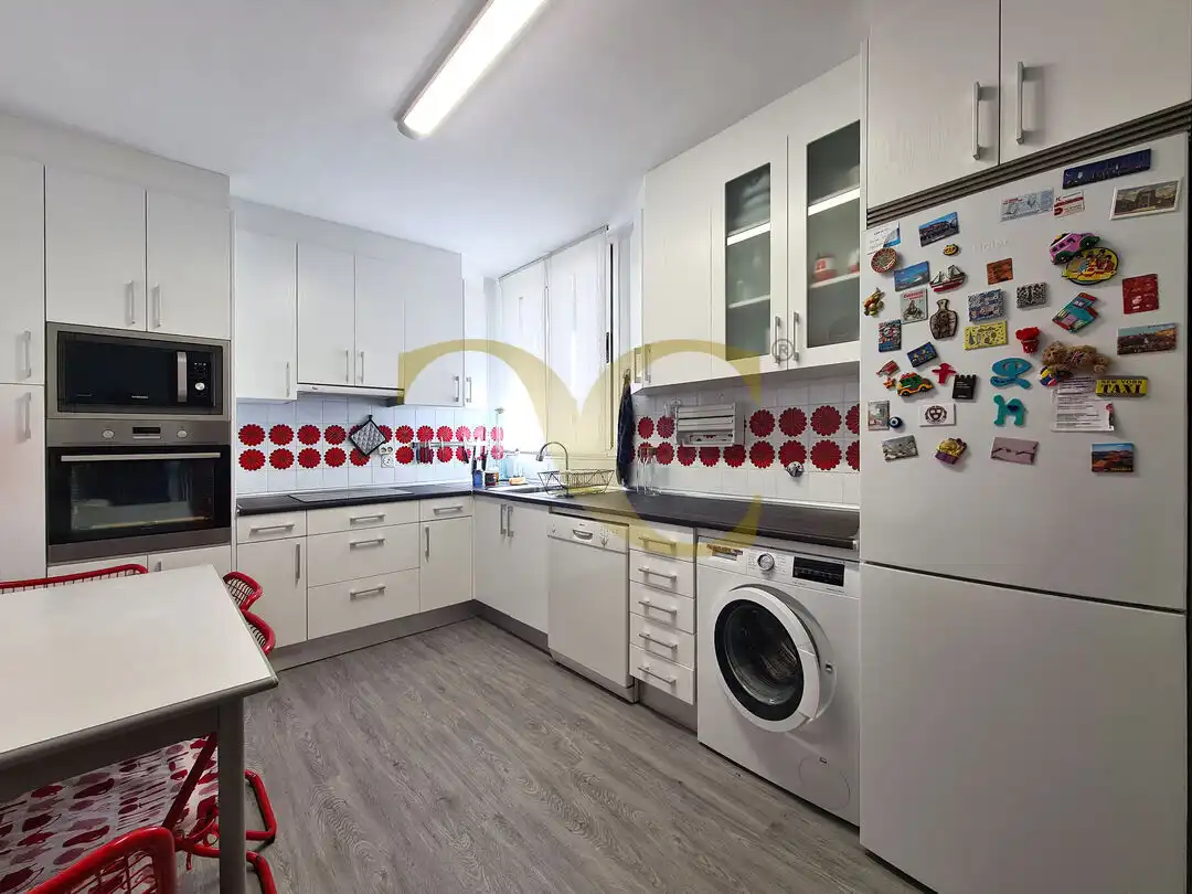 Kitchen of Flat for sale in Oviedo   with Heating