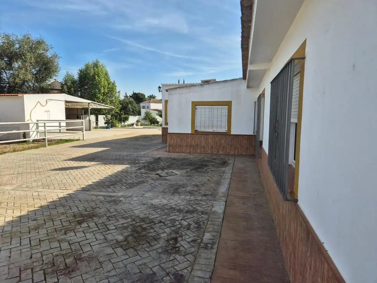 Vista exterior de Casa o chalet en venta en Palomares del Río con Aire acondicionado, Jardín privado y Terraza