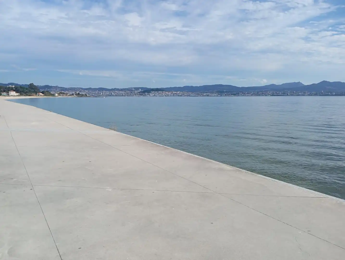 Vista exterior de Pis en venda en Cangas  amb Parquet i Traster
