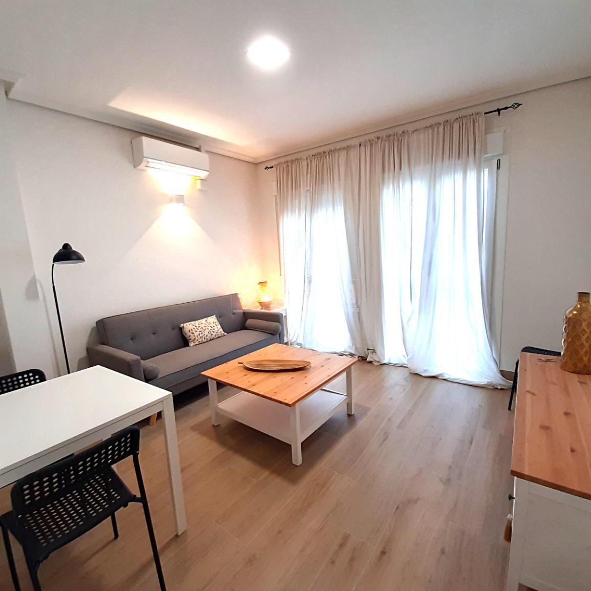 Sala de estar de Piso de alquiler en  Sevilla Capital con Aire acondicionado