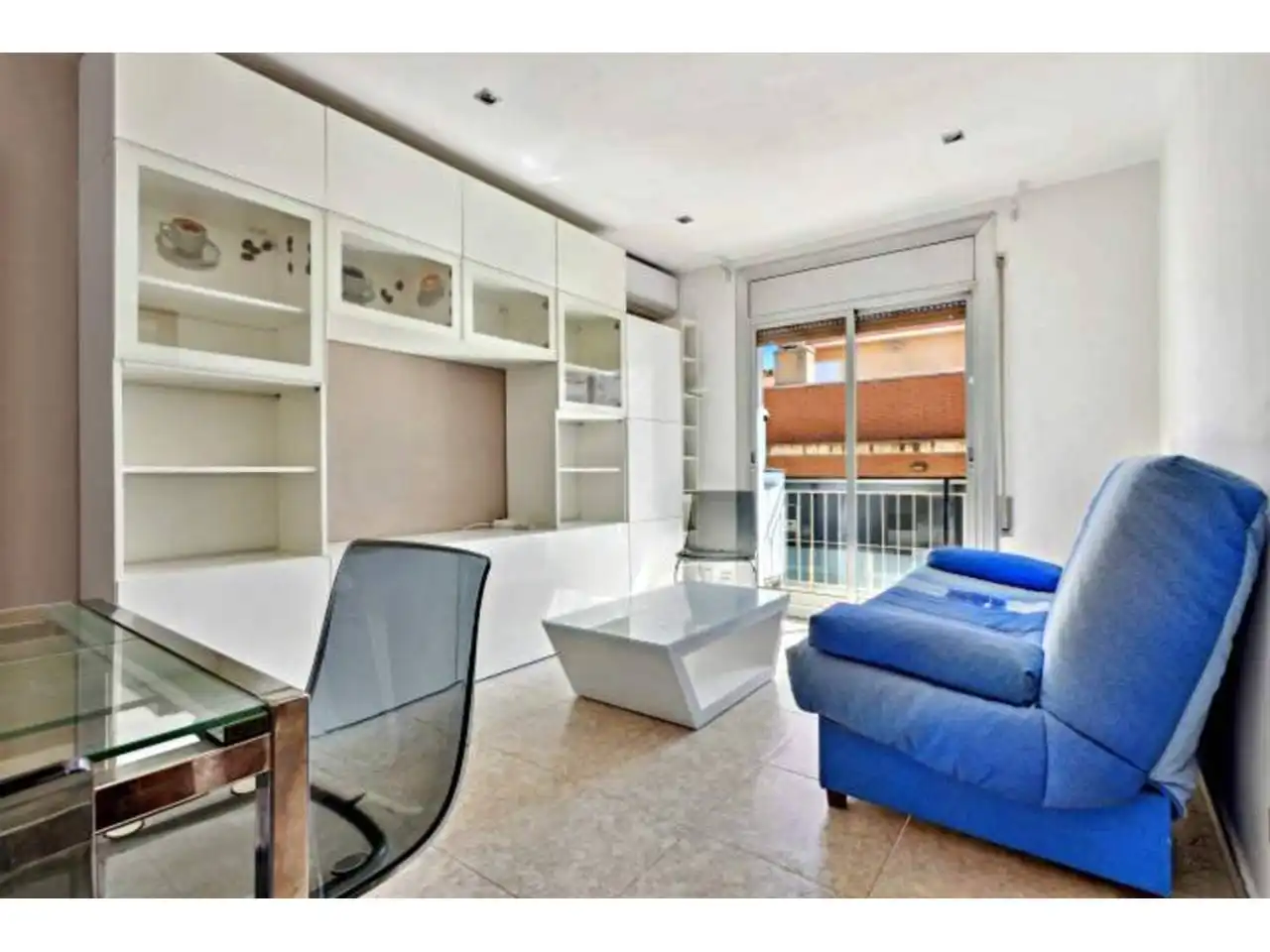 Sala d'estar de Apartament en venda en L'Hospitalet de Llobregat amb Aire condicionat, Calefacció i Moblat