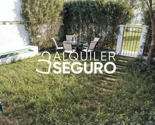 Jardí de Casa o xalet de lloguer en Dos Hermanas amb Aire condicionat, Terrassa i Piscina