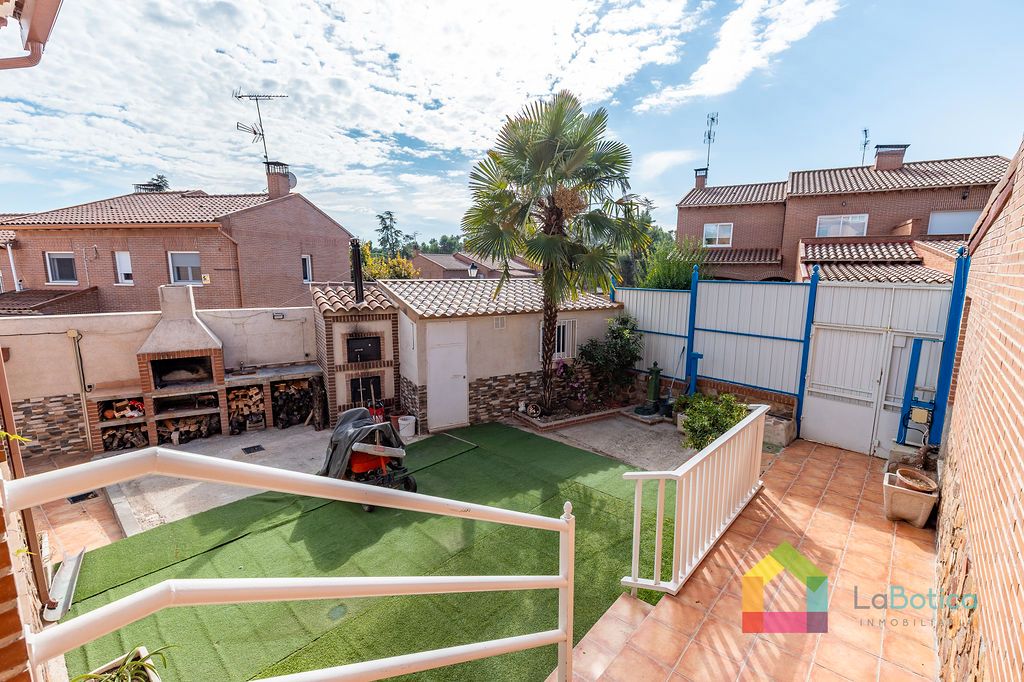 Garden of Single-family semi-detached for sale in Olías del Rey  with Air Conditioner, Heating and Private garden