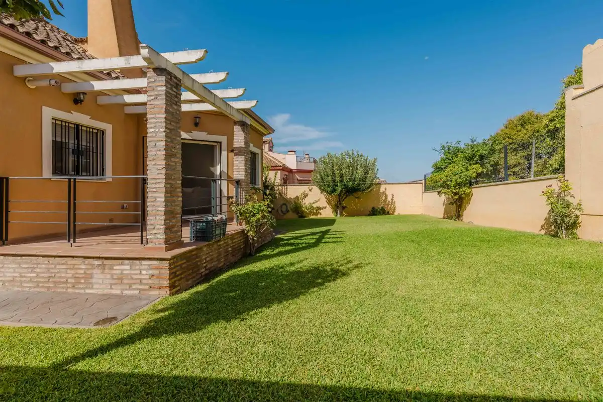 Jardí de Casa o xalet en venda en Almensilla amb Aire condicionat, Calefacció i Jardí privat