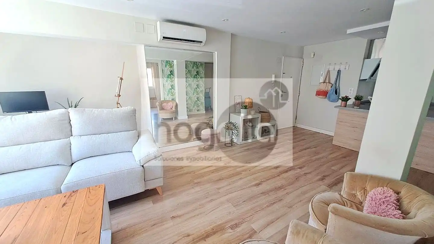 Sala de estar de Piso de alquiler en Sevilla con Aire acondicionado, Amueblado y Balcón