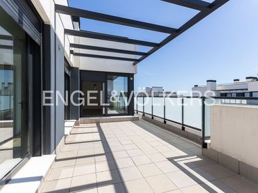 Penthouse mit Pool zur Miete in Quatre Carreres