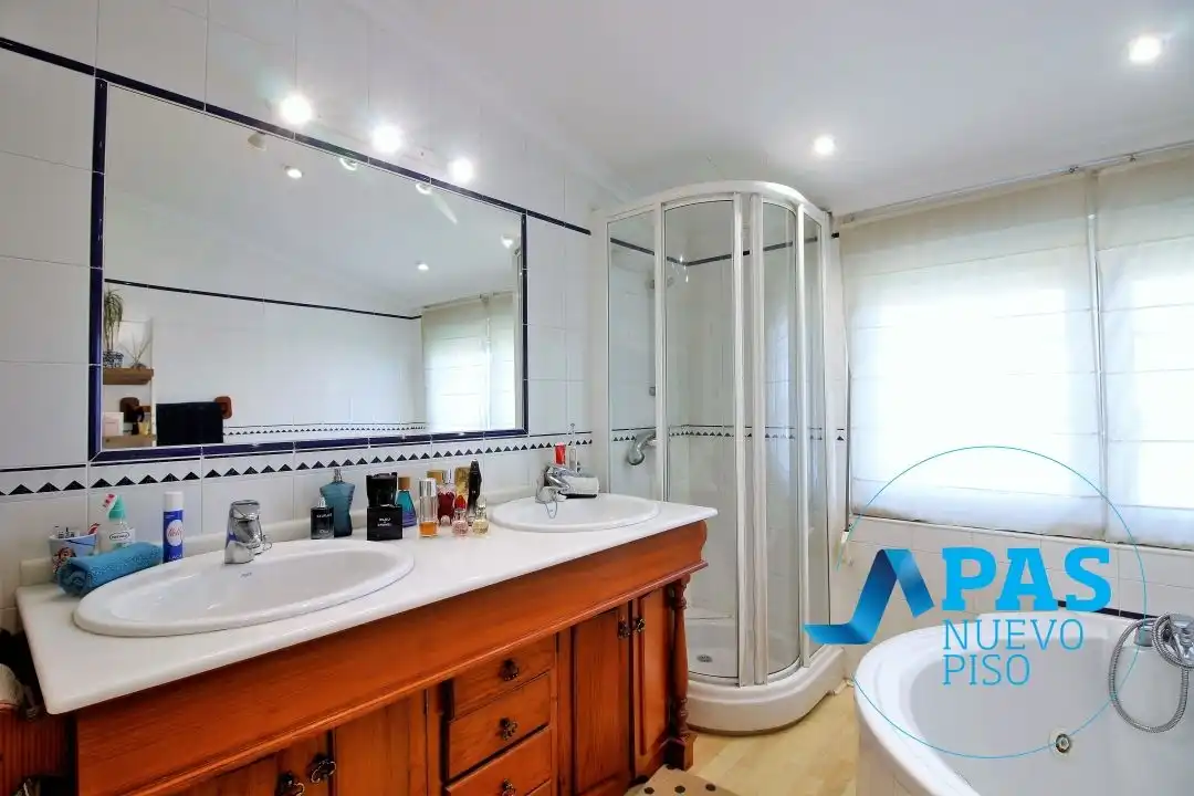 Bathroom of Houses for sale in Santander  with Heating, Private garden and Terrace