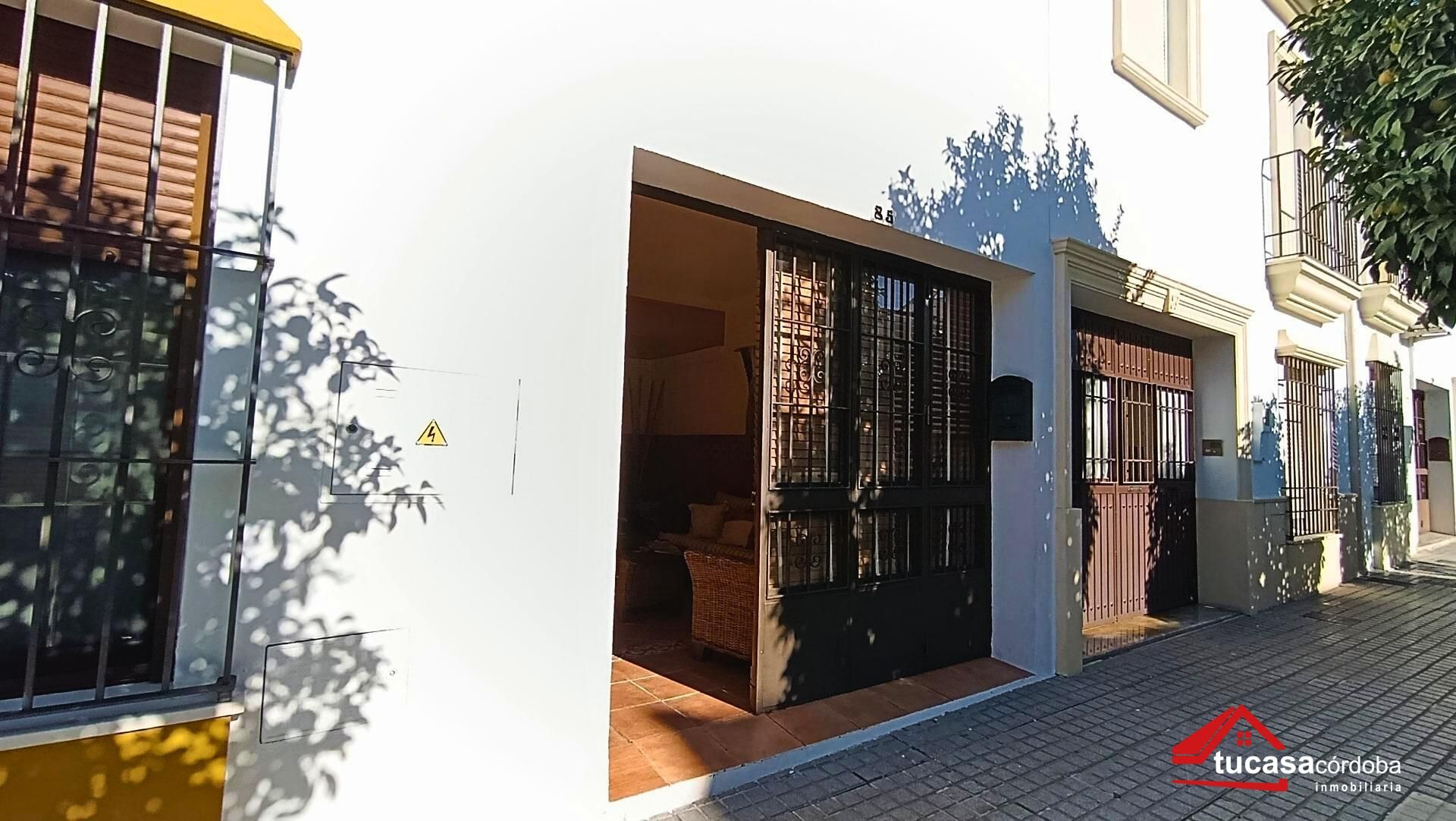 Casa adosada en venda en Posadas amb Traster