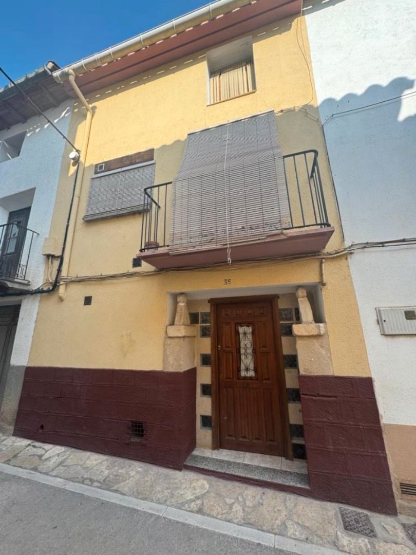 Exterior view of Single-family semi-detached for sale in Mas de las Matas  with Furnished, Oven and Washing machine