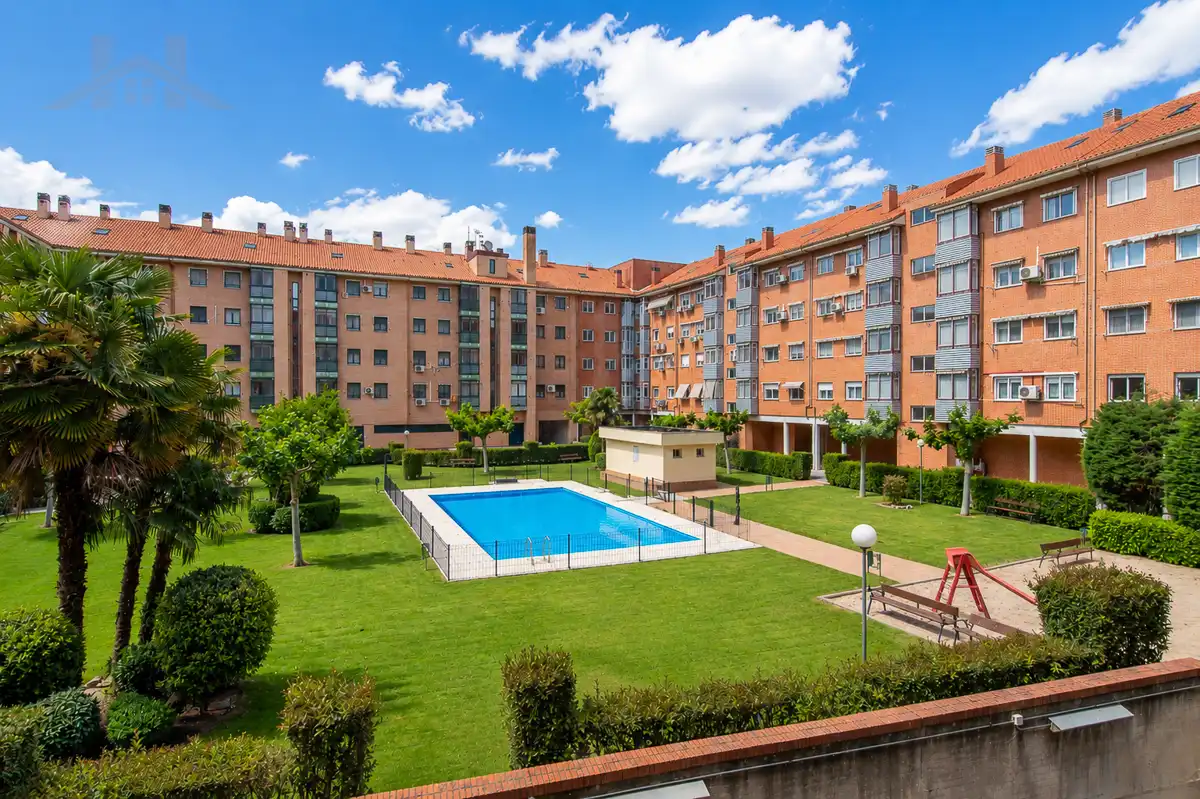 Vista exterior de Pis en venda en Fuenlabrada amb Aire condicionat, Calefacció i Parquet