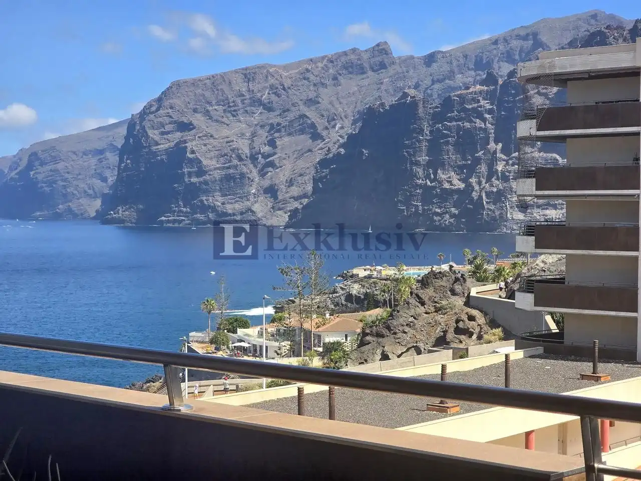 Vista exterior de Piso en venta en Santiago del Teide con Terraza y Piscina comunitaria