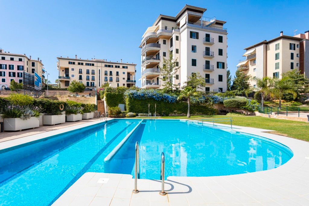 Piscina de Apartament en venda en  Palma de Mallorca amb Aire condicionat, Calefacció i Jardí privat