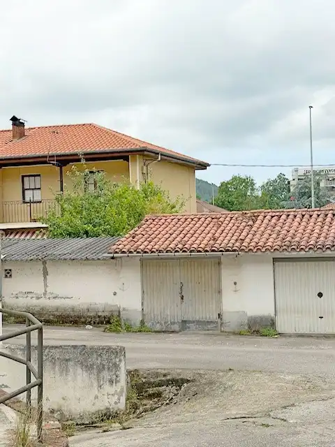 Vista exterior de Casa adosada en venda en Reocín amb Jardí privat, Terrassa i Traster