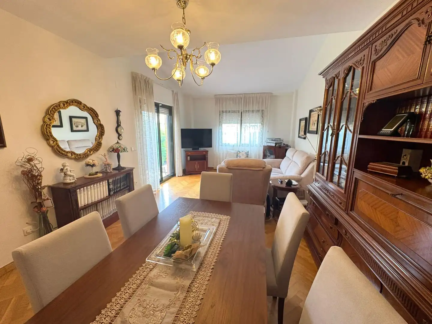 Menjador de Casa adosada en venda en Valladolid Capital amb Calefacció, Jardí privat i Traster