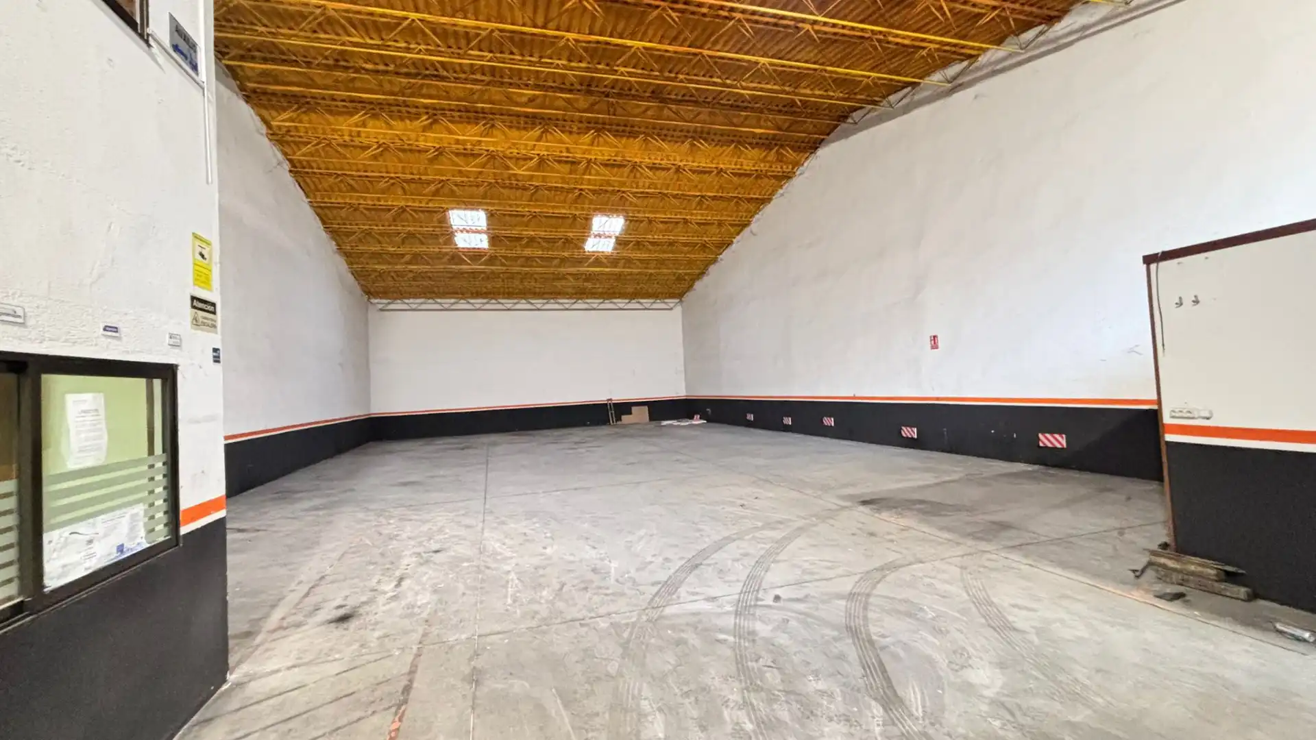 Industrial buildings for sale in Villares de la Reina