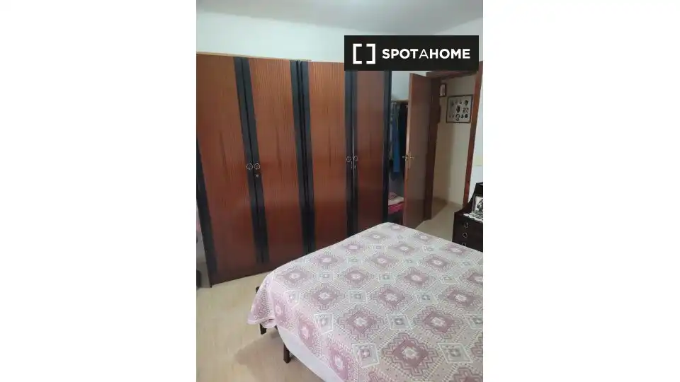 Schlafzimmer von Wohnung zur untervermieten in Mataró mit Klimaanlage, Heizung und Möbliert
