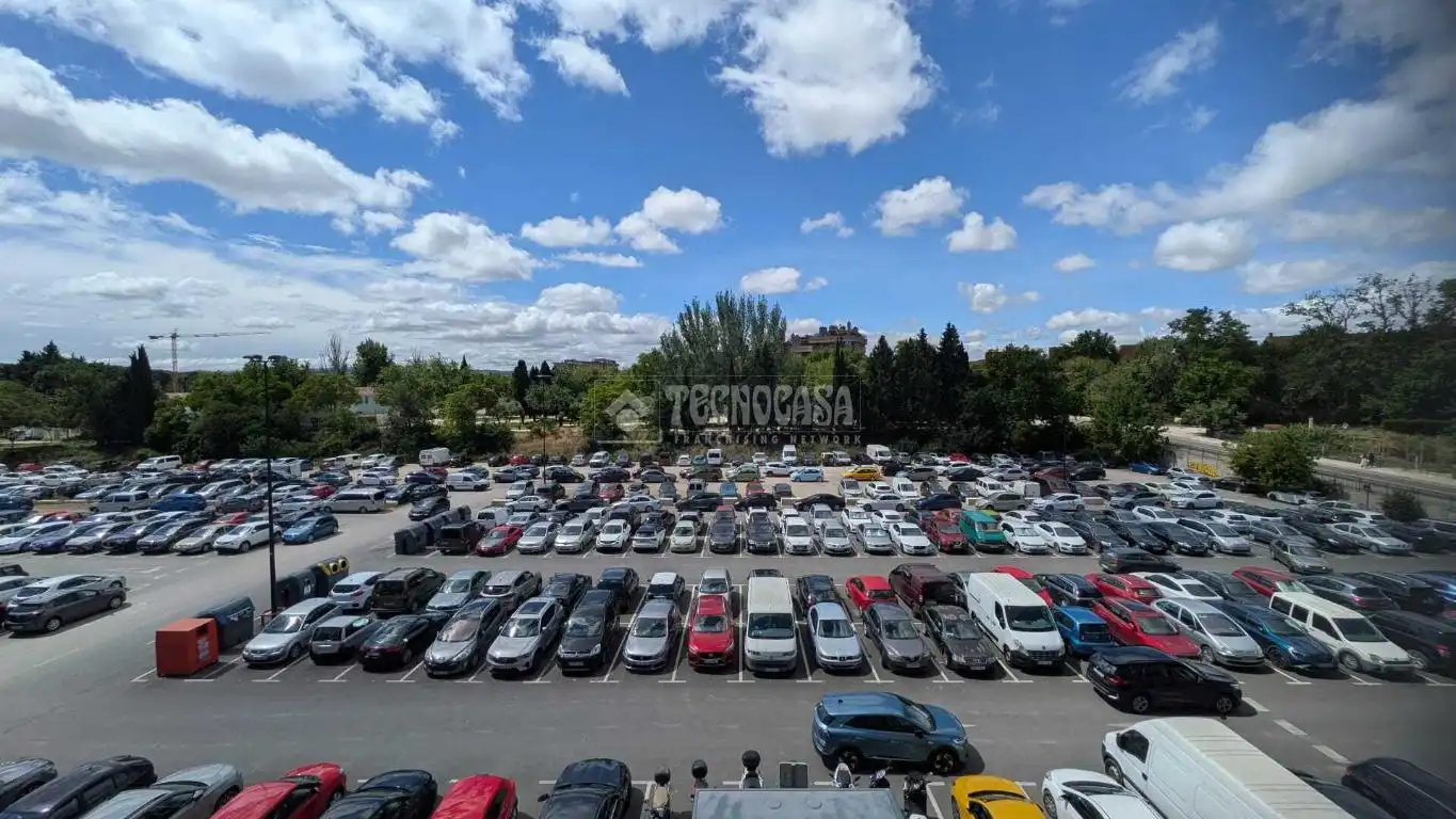 Parking de Piso en venta en Zaragoza con Calefacción