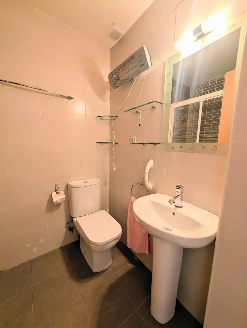 Baño de Planta baja en venta en Terrassa con Aire acondicionado, Terraza y Amueblado