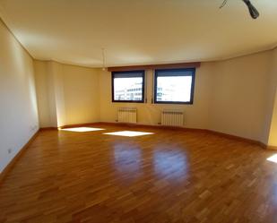 Living room of Flat for sale in  Logroño  with Heating, Private garden and Parquet flooring