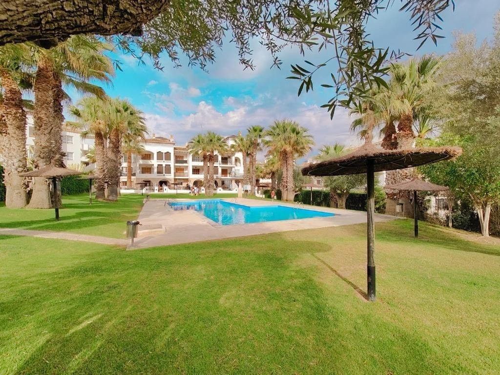 Piscina de Apartament en venda en Orihuela amb Calefacció, Jardí privat i Piscina
