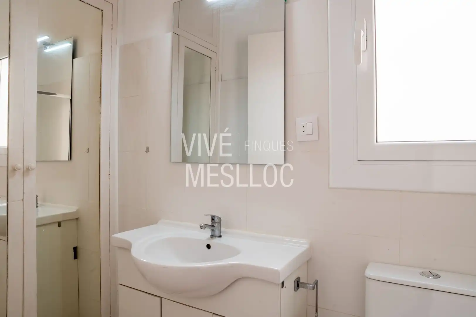 Bathroom of Flat for sale in El Masnou