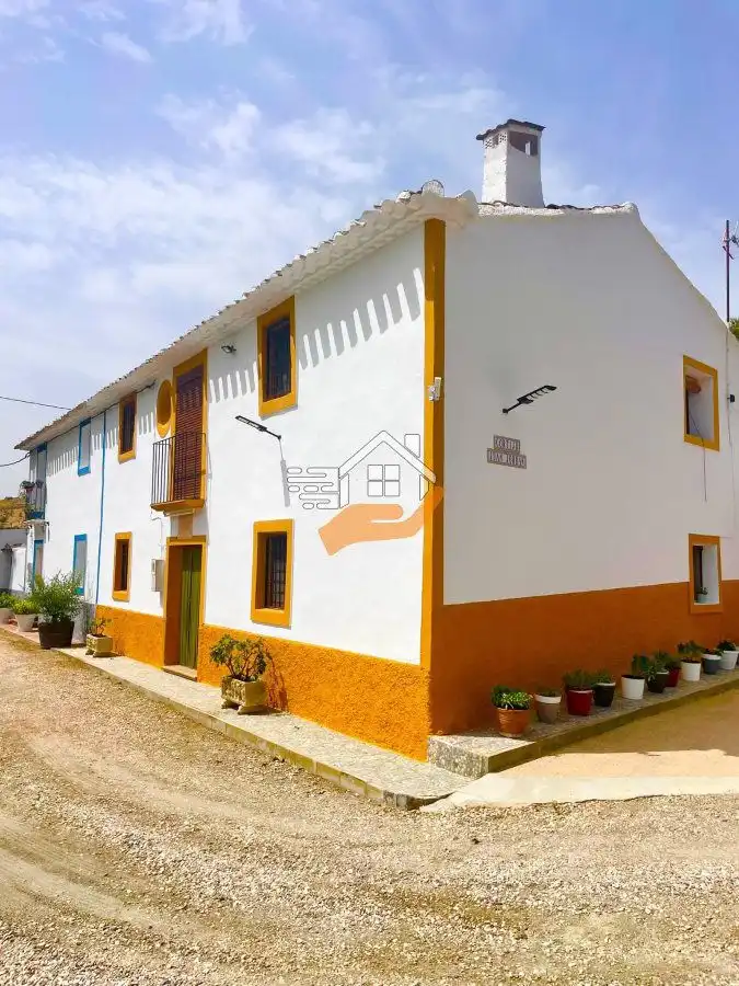 Vista exterior de Finca rústica en venda en Vélez-Blanco amb Balcó