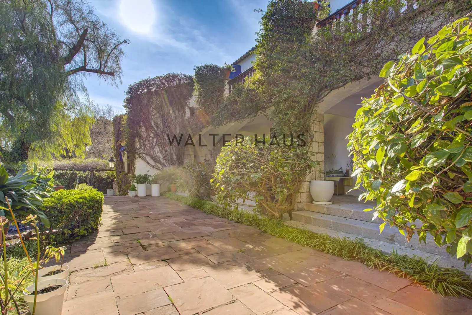 Außenansicht von Haus oder Chalet zum Verkauf in Sitges mit Klimaanlage, Heizung und Privatgarten