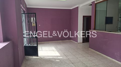 Local comercial en zona céntrica de Puerto Real, ideal para oficinas,negocio o comercio.