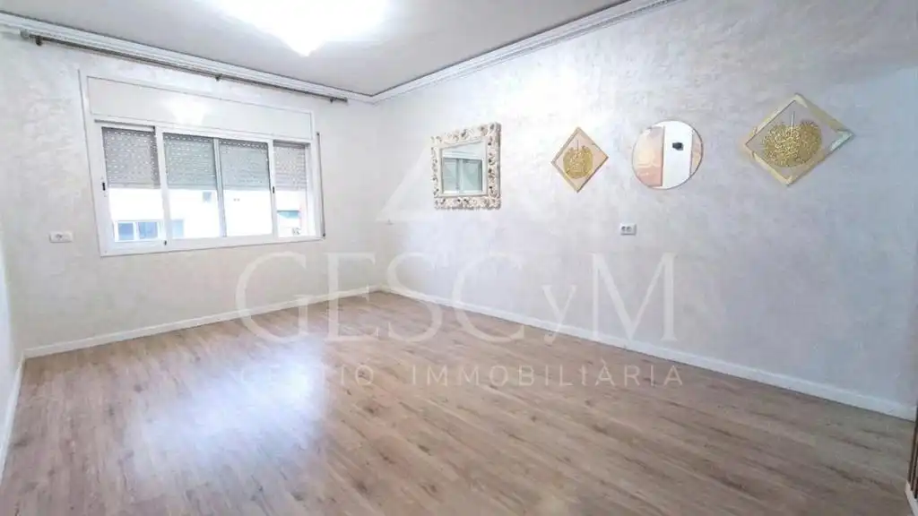 Bedroom of Flat for sale in Sant Joan Despí  with Parquet flooring