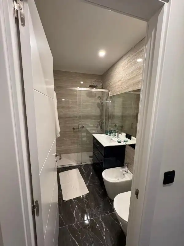 Badezimmer von Erdgeschoss zur Miete in Madrid mit Klimaanlage, Heizung und Abstellraum
