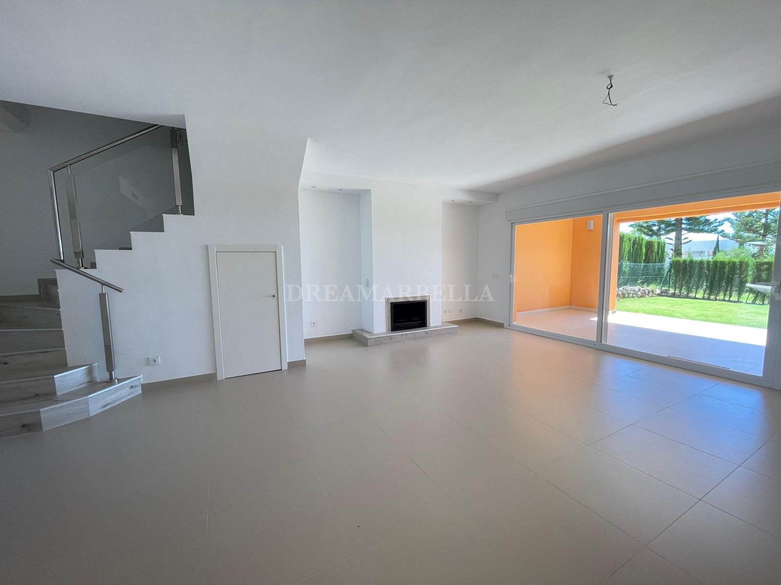 Exterior view of Single-family semi-detached for sale in Benahavís  with Air Conditioner, Private garden and Terrace