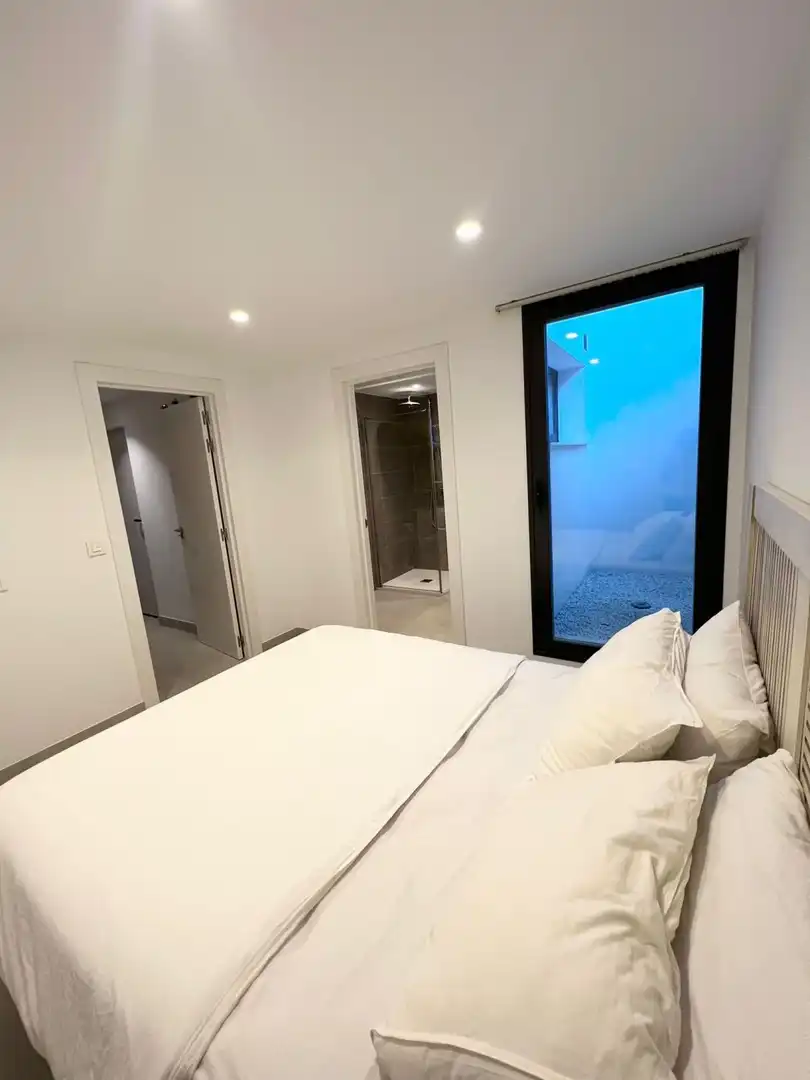 Habitación de Casa adosada de alquiler en Estepona con Jardín privado, Terraza y Trastero