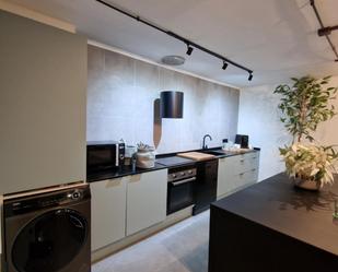 Cuina de Apartament de lloguer en  Barcelona Capital amb Aire condicionat