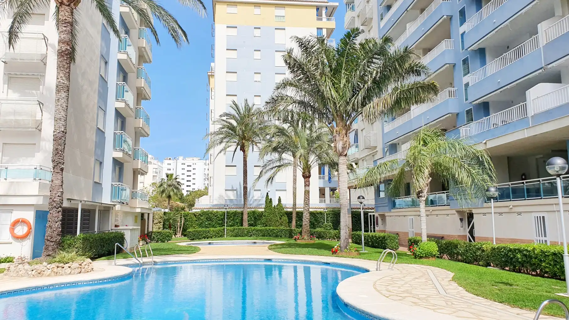 Piscina de Apartament de lloguer en Gandia amb Aire condicionat, Calefacció i Terrassa