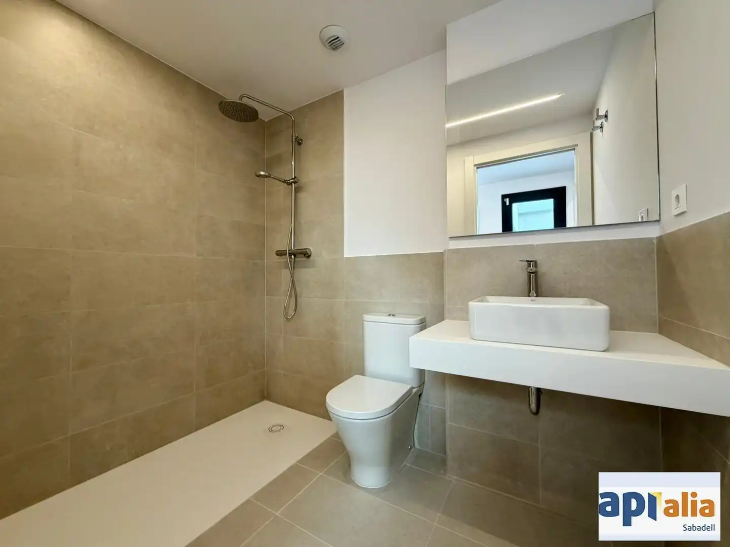 Bathroom of Flat for sale in Sabadell  with Air Conditioner, Terrace and Storage room