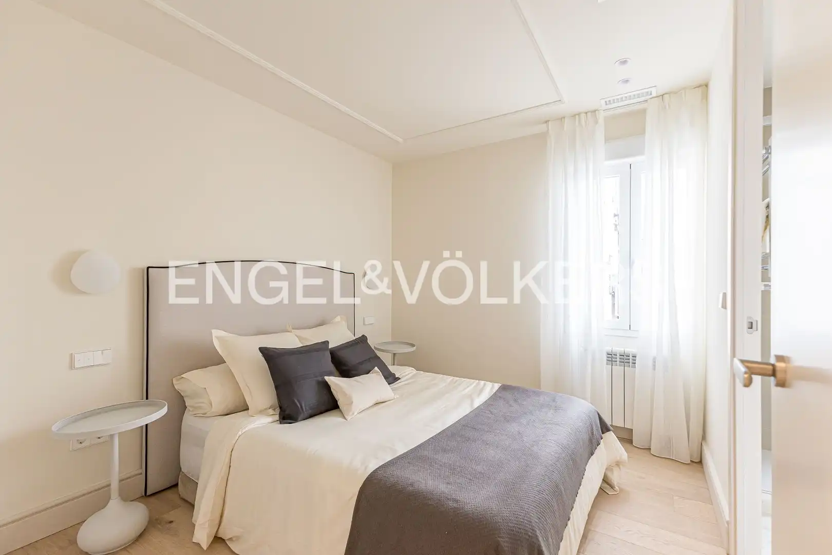 Bedroom of Flat for sale in Madrid  with Air Conditioner, Heating and Parquet flooring