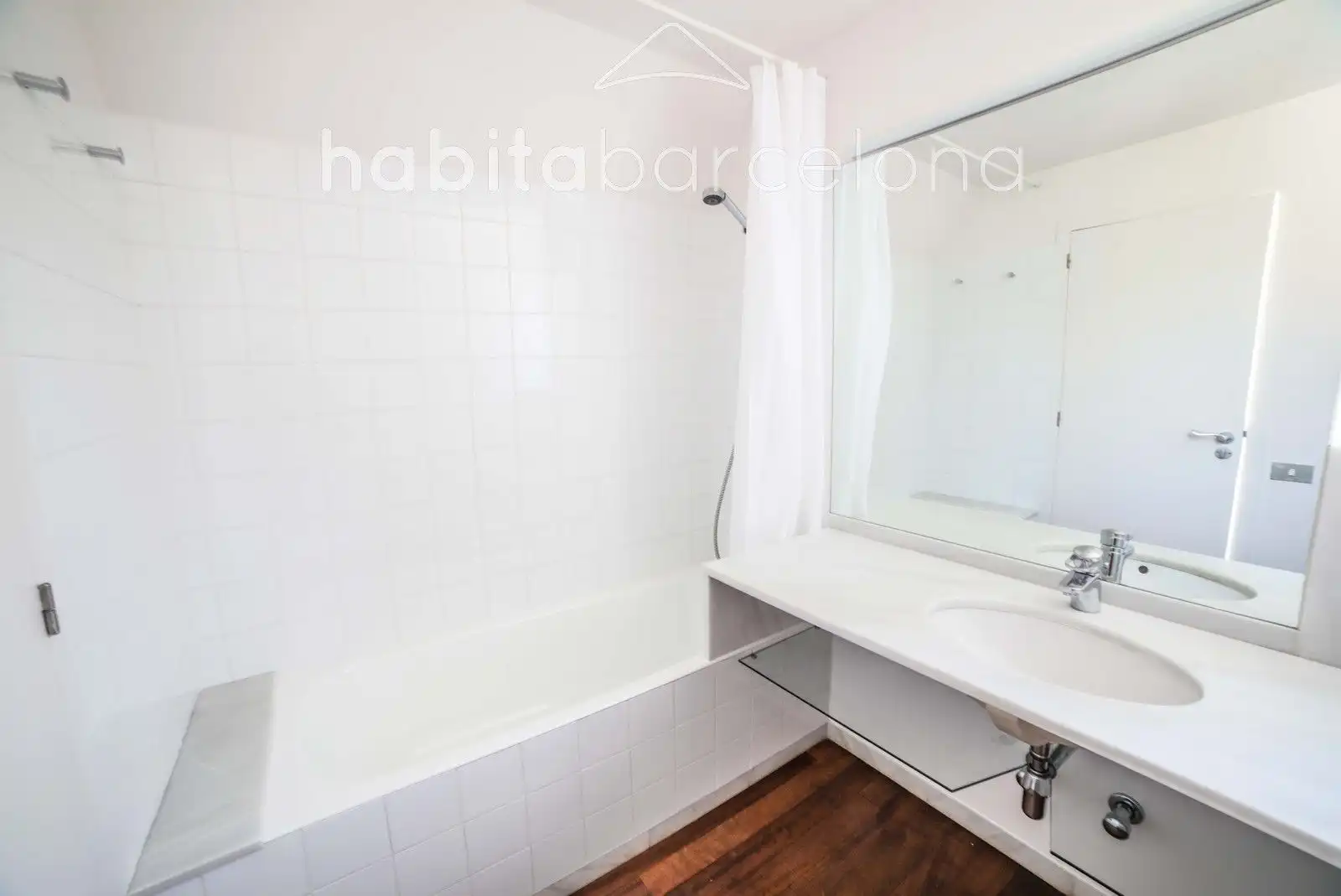 Bathroom of Houses for rent in Barcelona  with Air Conditioner, Heating and Private garden