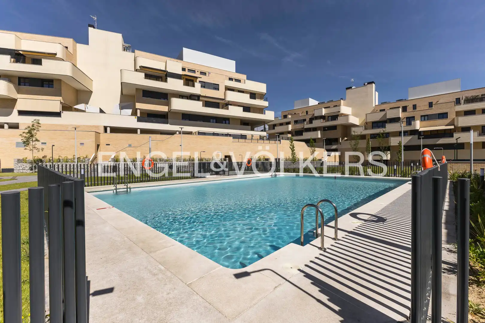 Piscina de Ático en venta en Colmenar Viejo con Aire acondicionado, Calefacción y Terraza