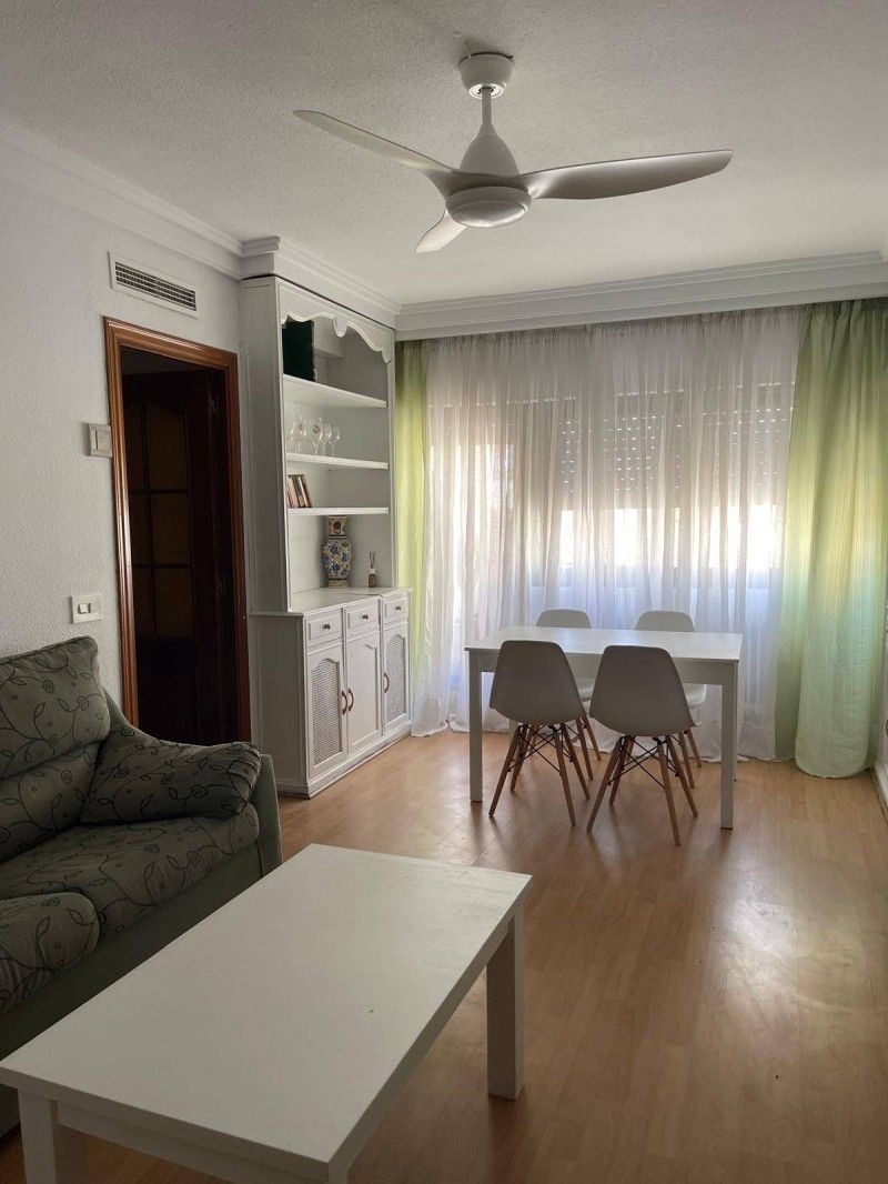 Habitación de Piso de alquiler en Plasencia con Aire acondicionado, Calefacción y Jardín privado